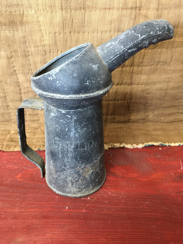 Vintage oil can 1 1/2 qt liquid