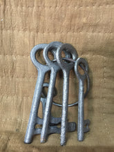 Load image into Gallery viewer, Small Metal Keys (5 per ring)