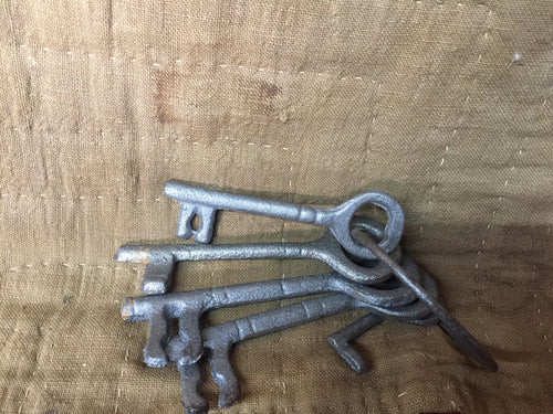 Small Metal Keys (5 per ring)