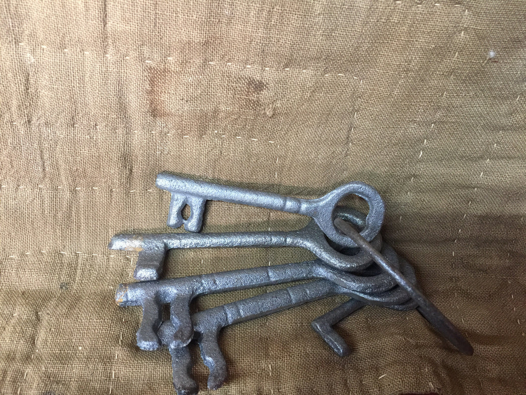 Small Metal Keys (5 per ring)